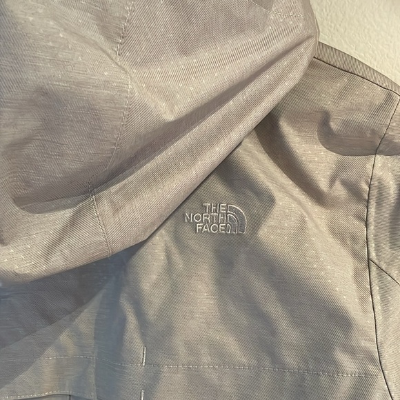 NWOT The North Face TeraLinda Belted Trench Coat, Rain Jacket. Grey Size L - Picture 9 of 12